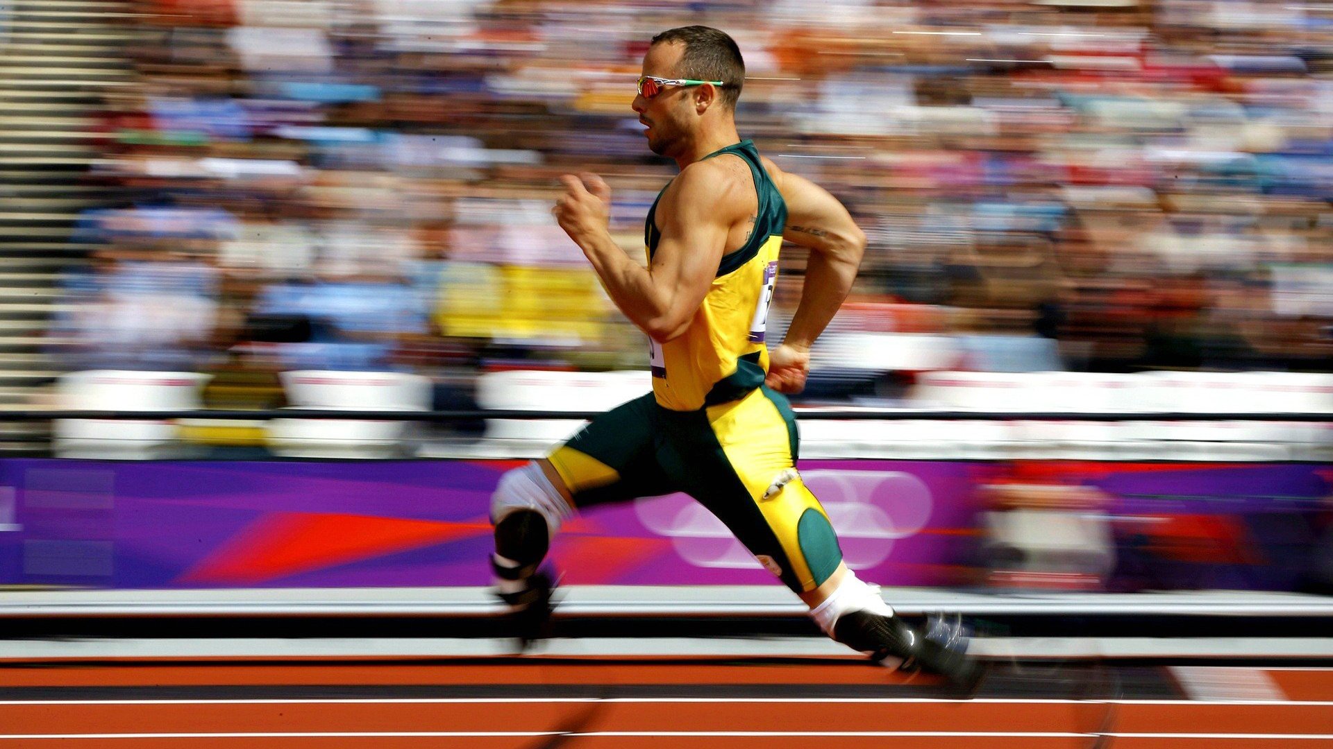 “万众瞩目的季后赛首轮大战，冠军悬念再升级”，季后赛首轮几场