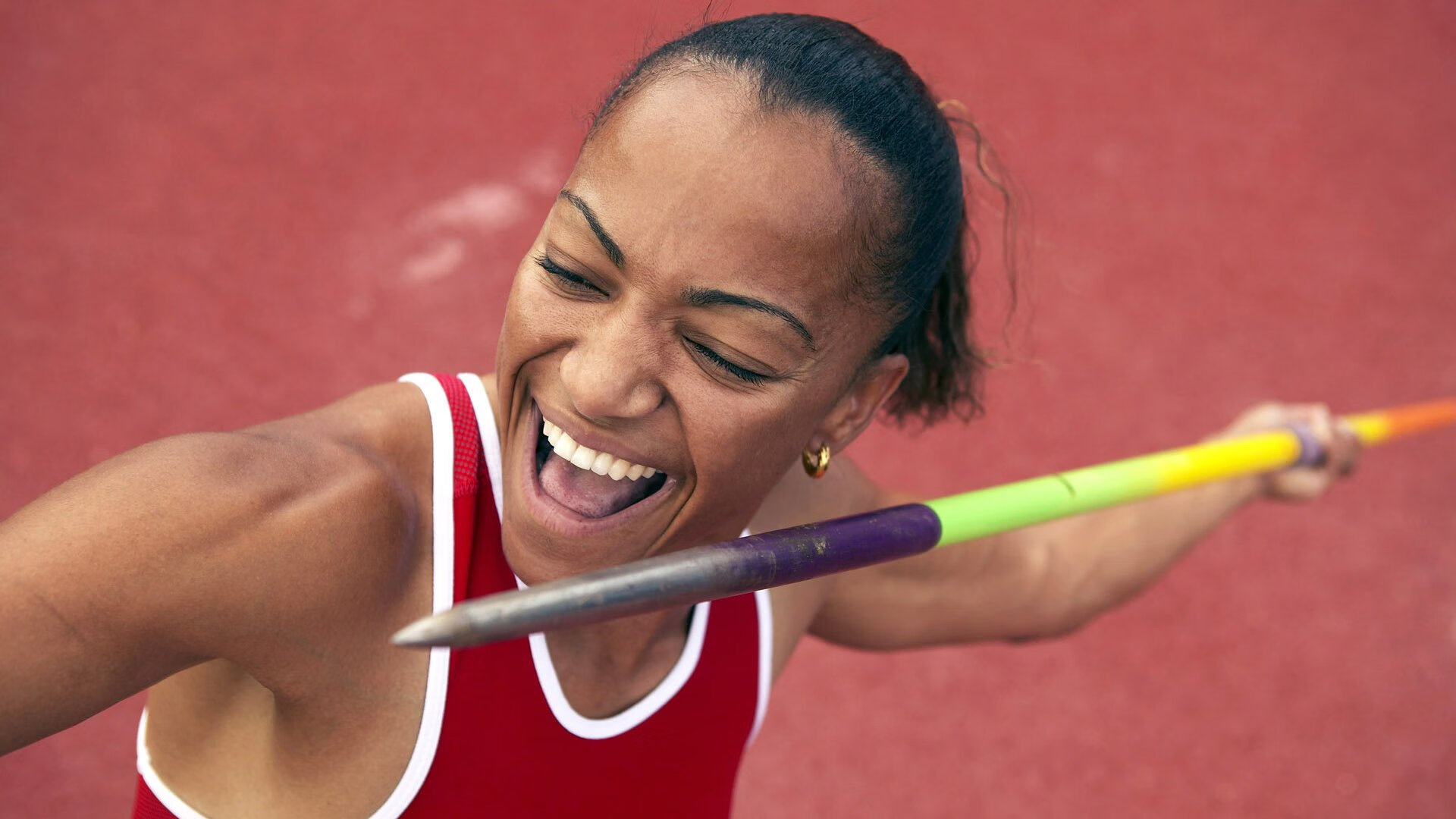 《多平台联动直播：打造全景式的电竞观看体验》，多屏直播互动的平台